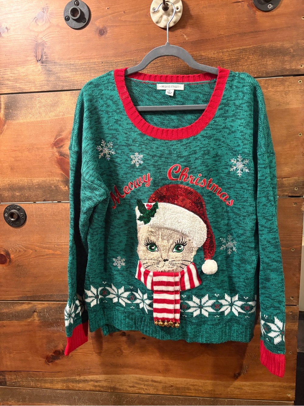 Women's Green 'Meowy Christmas' Crewneck Sweater with Cat Motif - Red Trim